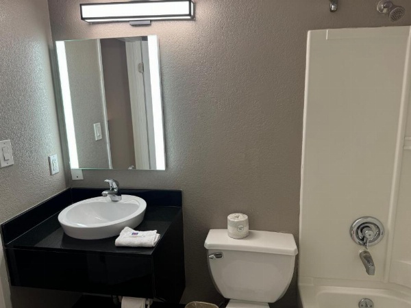 Motel 6 Hollywood image 23
