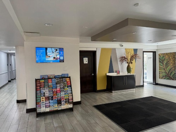 Motel 6 Hollywood image 37